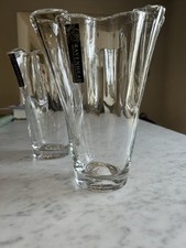 Beautiful glass Handkerchief vase.