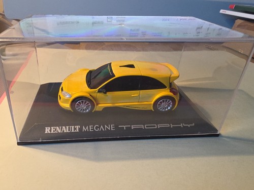 Renault megane trophy - trophy, yellow