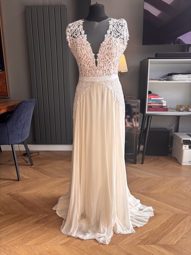 Reem acra gorgeous girl - acra, “gorgeous