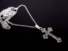 A LOVELY SILVER PLATED CRYSTAL RHINESTONE DIAMANTE   CROSS NECKLACE. NEW.