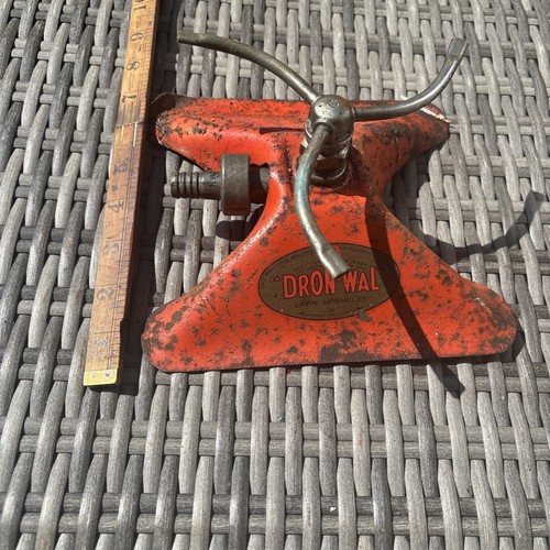 Dron wal vintage lawn - dron,