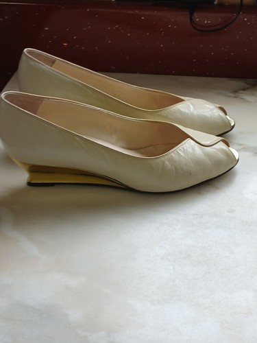 Bally ivory leather peep toe - ivory,