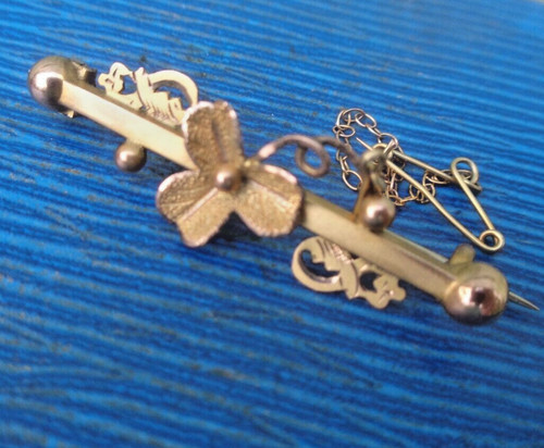 Gold floral sweetheart brooch - sweetheart,