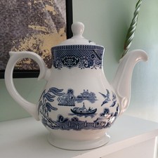 Vintage small Churchill willow