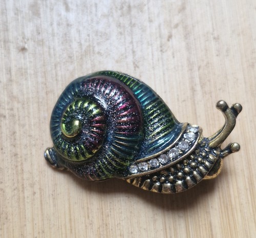 Snail brooch pin crystal - brooch/pin,