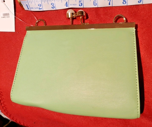 Bnwt green clutch - bnwt, 2