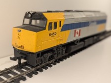 Walthers – EMD F40PH Diesel Locomotive (HO Scale)