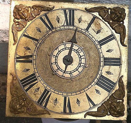 Small hooded clock - ,