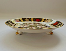 ABBEYDALE CHRYSANTHEMUM VINTAGE ENGLISH BONE CHINA THREE FOOTED 16CM COMPORT