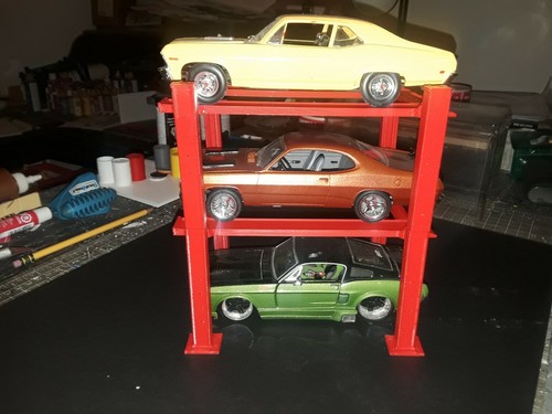 Scale 4 post 3 - 1:25, model