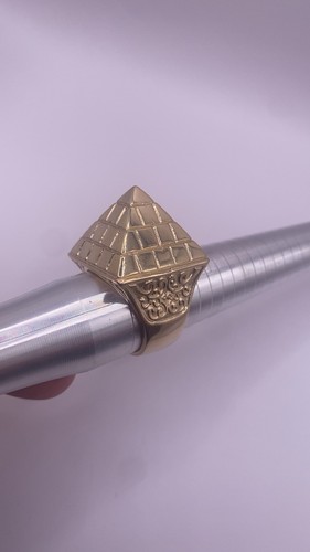 9ct gold pyramid ring - 9ct,