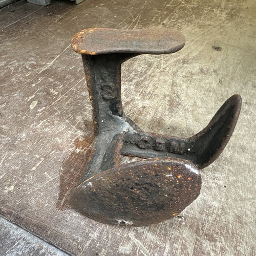 Vintage shoe last cast iron - cast,