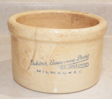 GOLDEN GUERNSEY DAIRY CREAMERY MILWAUKEE WI DAIRY COOP CROCK STONEWARE 1 QUART