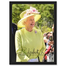The Queen In Yellow Elizabeth