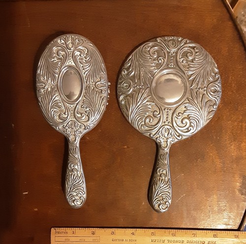 Beautiful vintage hand held - beautiful,