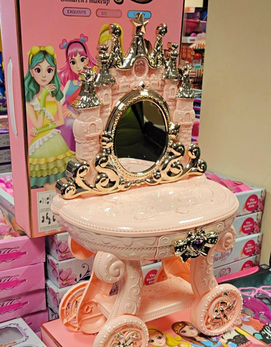 Pink princess dressing - pink, table