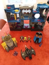 Batman set figures / batcave /