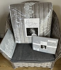 STUNNING KYLIE MINOGUE ANTIQUE LACE DOVE GREY QUILTED BED THROW / 2 PILLOWCASES 