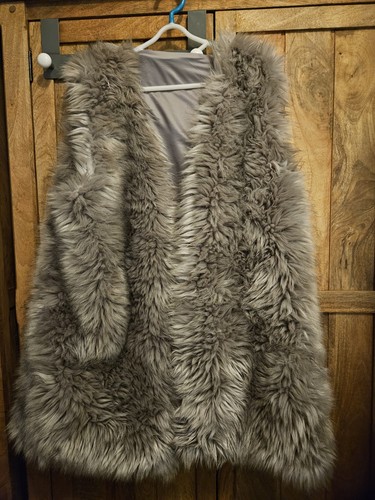 Fluffy grey body - grey,