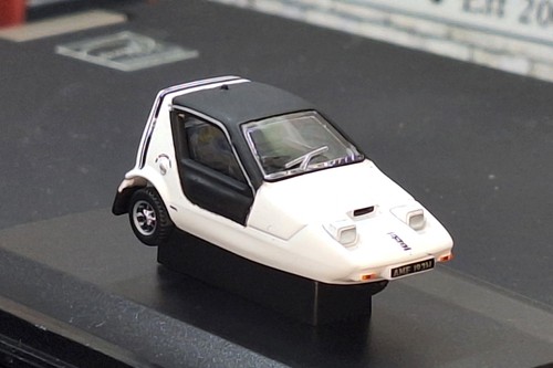 Bond bug white 76 scale - bond,