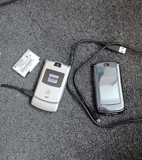 Motorola RAZR2 V8 Grey & RAZR 2019 Silver Phone