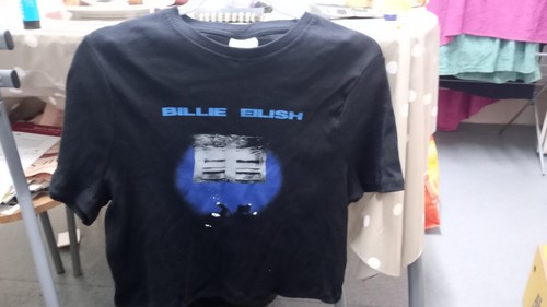 Shirt size billie eilish - billie,