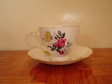 ROYAL VALE PATTERN 7515 BONE CHINA  CUP & SAUCER VINTAGE TEA SET DECORATIVE SET