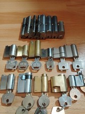 Lot Of 18 Locks Most Are Cut