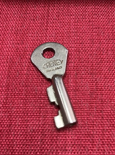 Cheney vintage round - ,