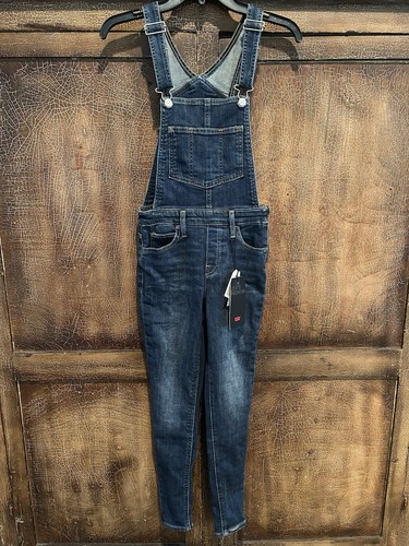 Levi dark wash blue - levi’s,