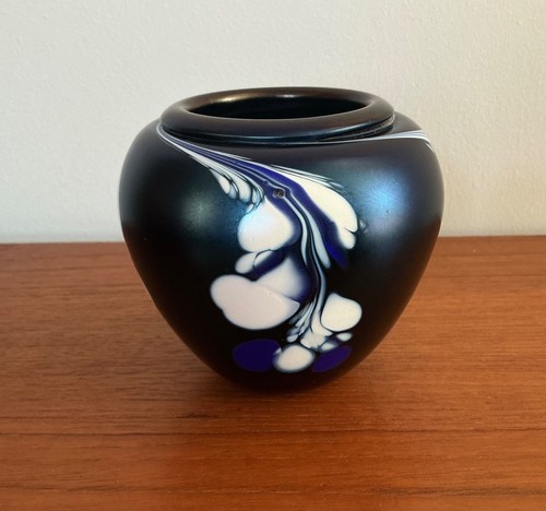 Iridescent blue and white - iridescent,