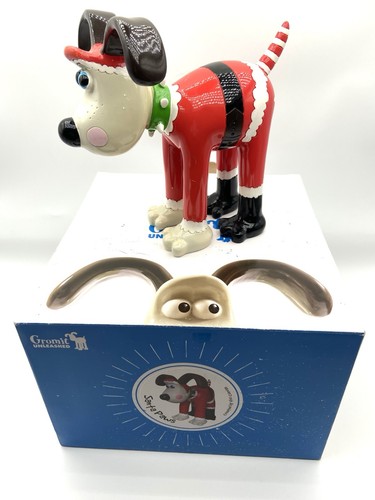 Santa paws gromit figurine - santa,