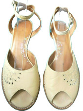 CLARKS PALE YELLOW LEATHER PEEP TOE SLINGBACK STRAPPY HEEL SANDALS SHOES UK 8 D