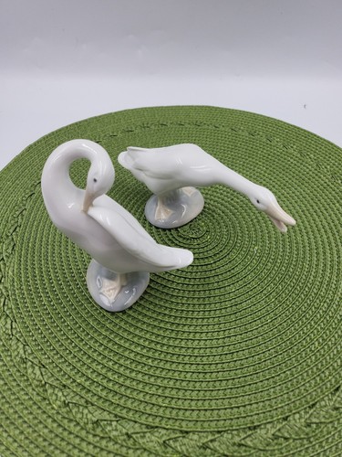 Vtg pair lladro - lladro, gloss