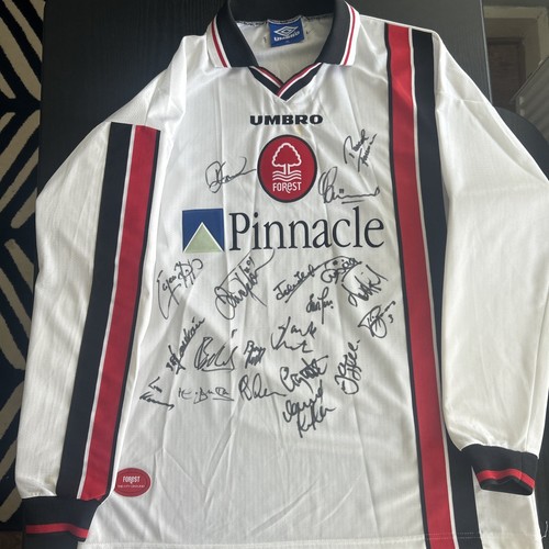 Signed nottingham forest - nottingham,