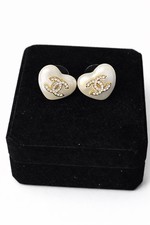 CHANEL CC Heart Pearl Stud