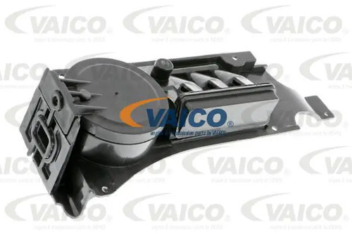 Engine breather oil separator