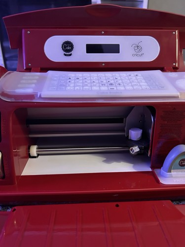 Red cricut cake mini - cake,