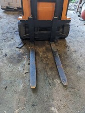 PAIR OF FORKLIFT FORKS / TINES