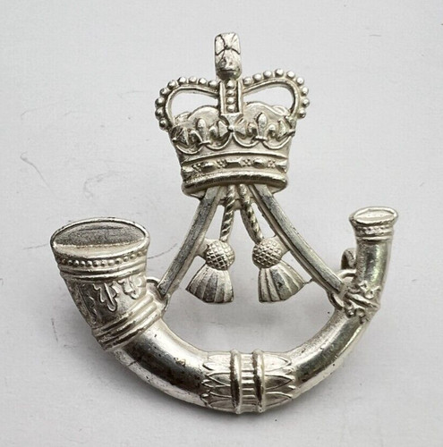 Light infantry cap badge - light,