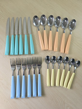 EXZACT Cutlery Set 24pcs Coloured Stainless Steel withVibrantly Coloured Plastic