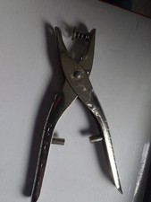 Maun Industries hole punch