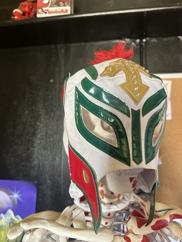 Official wwe authentic - official, rey