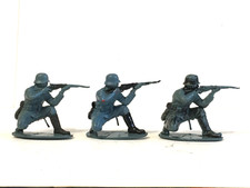 3 x AIRFIX. 1970's WWII GERMAN ARMY INFANTRY PLASTIC SOLDIERS. 1/32 ORIGINALS
