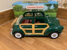 Sylvanian families beautiful family car 100% boxed Green morris Minor immaculate
