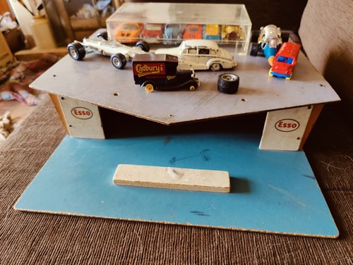 Esso lubrication service toys - service,