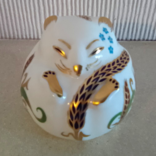 Royal crown derby - derby, sleeping