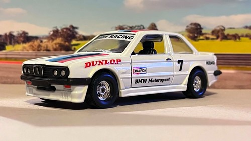 Corgi bmw 325i racing - 325i,