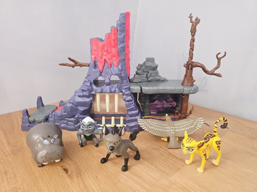 Lion king guard hyena - lion,