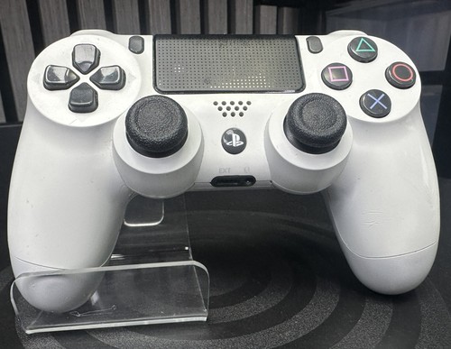 Faulty ps4 controller white - faulty,